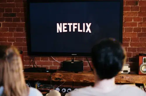 Beitragsbild zum Blogartikel: Warum moderne Bücher plötzlich klingen wie Netflix-Serien